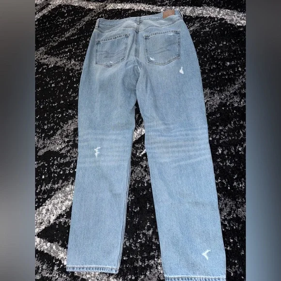 American Eagle Distressed mom jeans - Picture 4 of 7